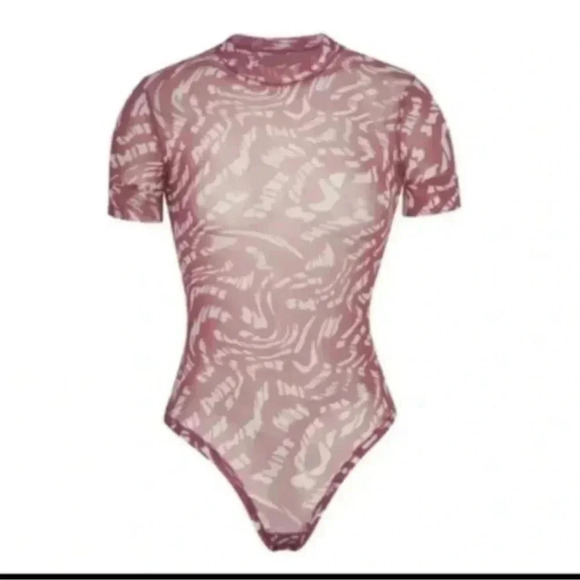 SKIMS Tops - NWT SKIMS SUMMER MESH RASPBERRY‎ SWIRL T SHIRT BODYSUIT SIZE 3X